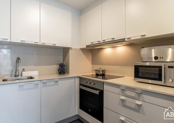 Modern 2-Bedroom Apartment in Poblenou with Balcony