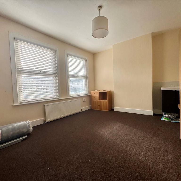 Property to rent - Photo 2