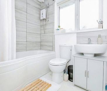 2 bedroom semi-detached house to rent - Photo 5