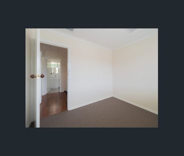 Beautifully Presented 3x1 - Photo 2