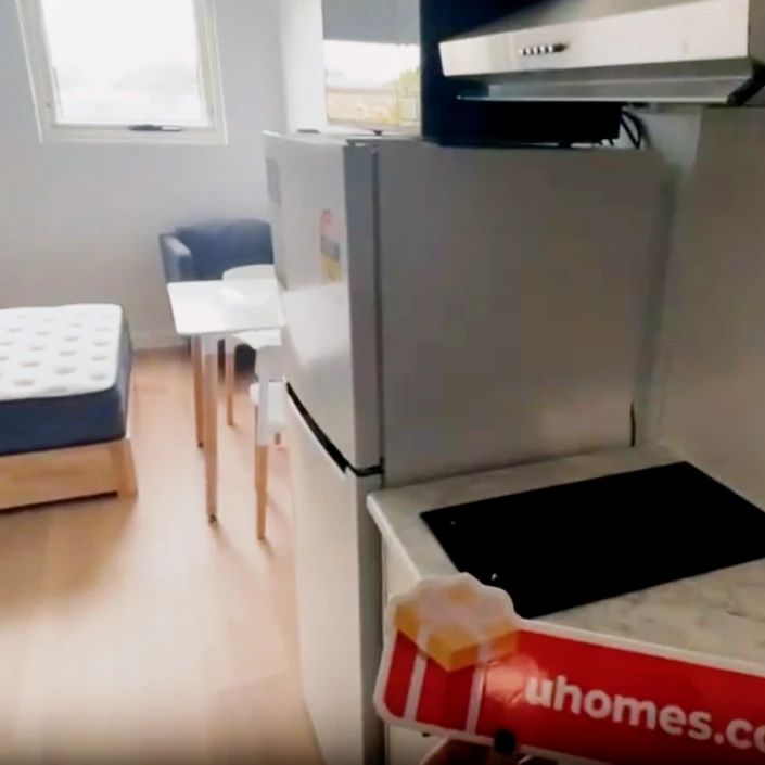 Studio-215 - Photo 1