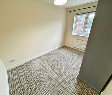 3 bedroom end of terrace house to rent - Photo 2