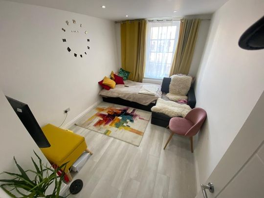 1 Bed Flat, Buckmaster House, N7 - Photo 1