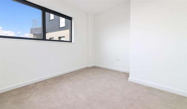 Maybank Road, London, E18 - Photo 1