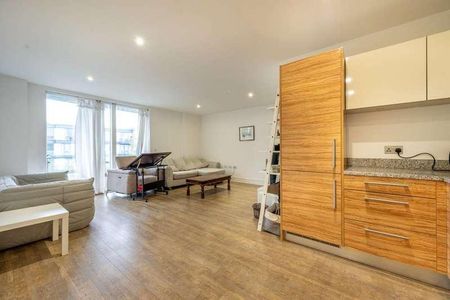 Altius Court, Highams, E4 - Photo 2