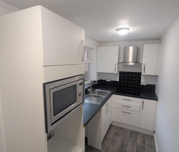 2 bedroom terraced house to rent - Photo 4