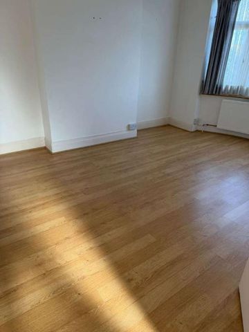 Tenterden Drive, London, NW4 - Photo 3