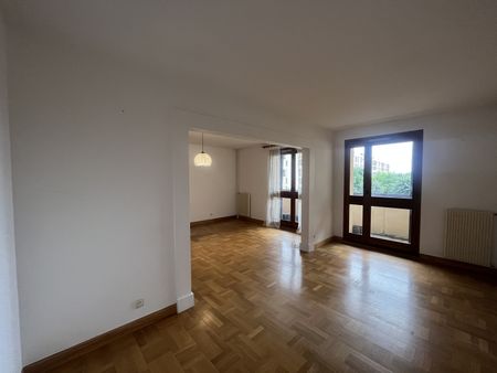 Appartement type 5 de 95 m2 avec balcon et cave + parking résidence. - Photo 3