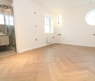 2 bedroom penthouse to rent - Photo 4