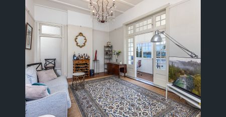 THE HALLMARK OF CLASSIC ARCHITECTURE - Photo 2