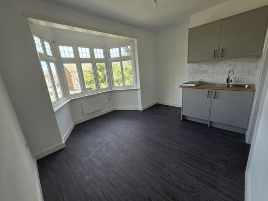 9 bedroom semi-detached house to rent - Photo 1