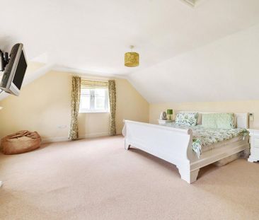 5 bedroom detached house to rent - Photo 2