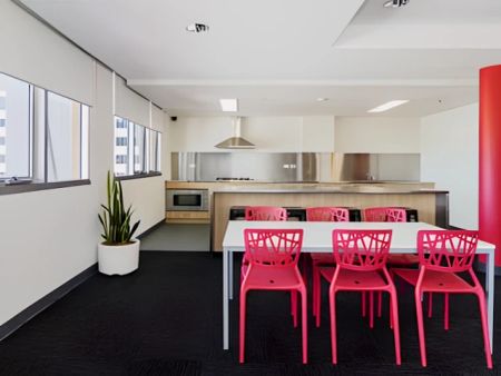 1 Bedroom Apartment queen - Photo 3