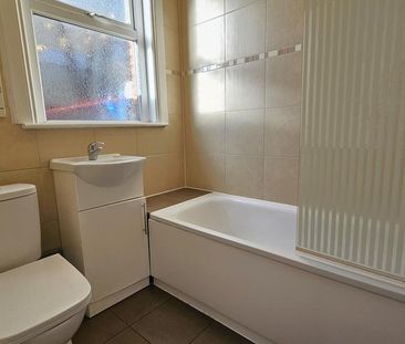 3 bedroom ground floor maisonette to rent - Photo 3