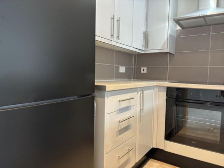 2 bedroom flat to rent - Photo 4