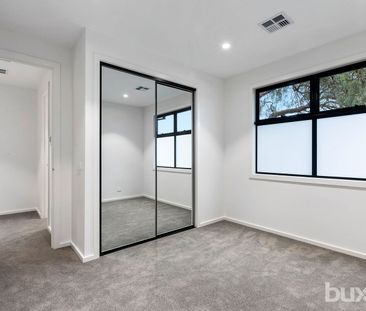 AS NEW & BRILLIANTLY ACCOMMODATING! - Photo 6