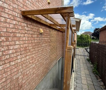 For Lease - 932 Schaeffer Outlook, Newmarket, Ontario - Photo 3