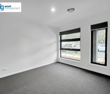 Brand New Modern 3-Bedroom Be The First Ever Tenant! - Photo 2