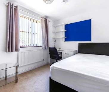 6 bedroom detached house to rent - Photo 5