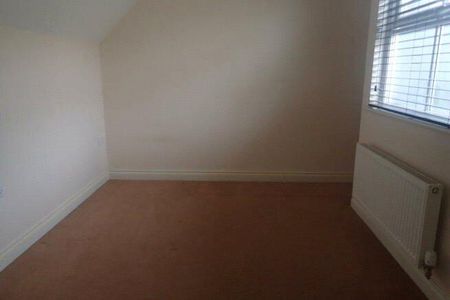 4 bedroom detached house to rent - Photo 4