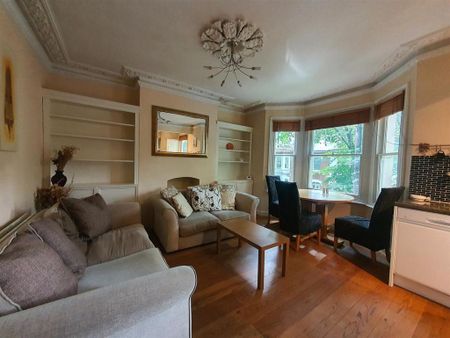 3 bedroom flat to rent - Photo 5