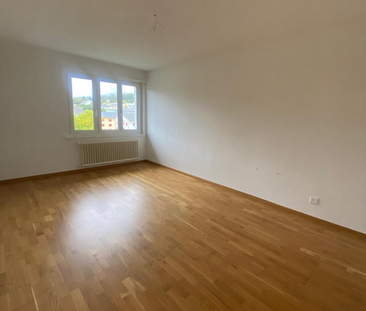 Moderne sanierte 4.5-Zimmerwohnung im 4. Stock mit zwei Balkonen - Foto 4