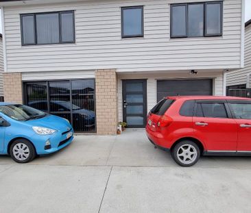 5 bedrooms Modern family home in Papatoetoe - Photo 1