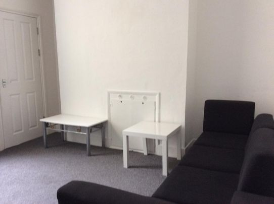 6 bedroom house to rent - Photo 1