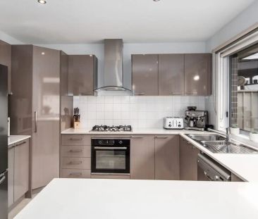 “Modern Comfort and Convenience in the Heart of Point Cook!” - Photo 5
