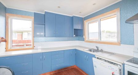 Charming 3-Bedroom Brick Home - Photo 4