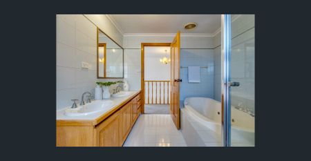 LIKE NO OTHER, LOOK NO FURTHER ! - Photo 2