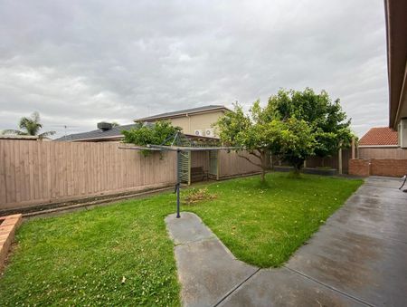 Stylish Family Living in a Prime Location - Photo 5