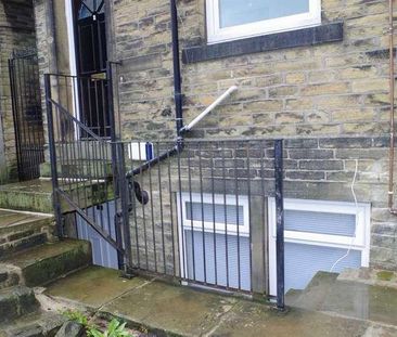 Bradford Road, Idle, BD10 - Photo 2