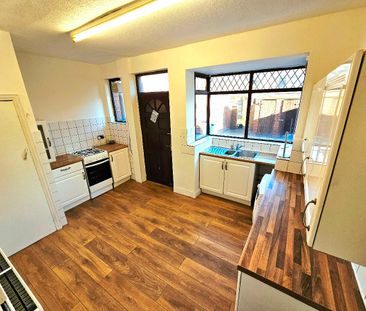 Hollinhall Street, Greenacres, Oldham, OL4 - Photo 1