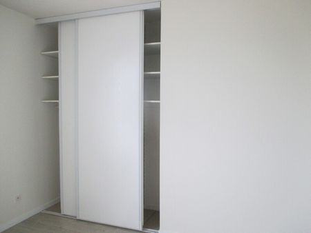 Location Appartement 3 Pièces 77 m² - Photo 4