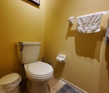 For Lease - 5134 Silvercreek Drive, Burlington, Ontario - Photo 2