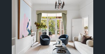 6-Month Lease – Classic Canterbury Residence in Prestigious Locale - Photo 2