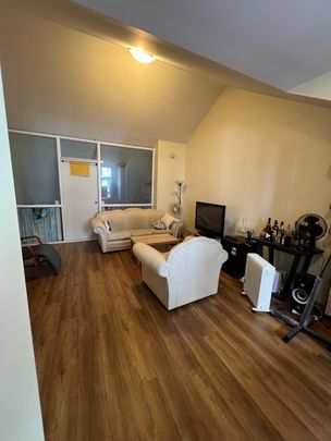 West Melbourne - Photo 1