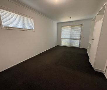 Wow, what a location!! Neat 4Brm home - Walk to Ormiston College - Photo 6