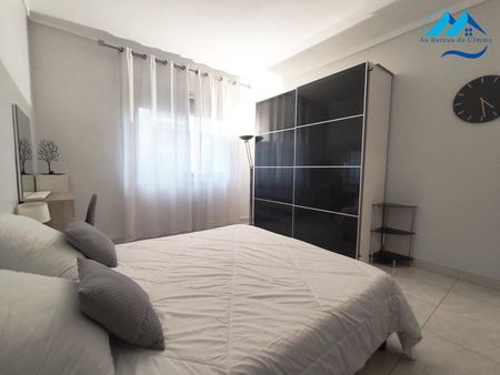 Location Appartement 3 pièces 78m² MARSEILLE 8ème - Photo 3