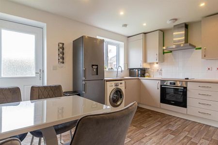 2 bedroom semi-detached house to rent - Photo 5