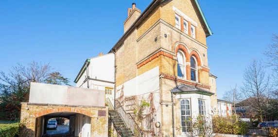 Studio to rent - Photo 2