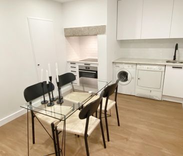 Apartamento T1 Duplex todo renovado para arrendar mobilado em Lisbo... - Photo 1