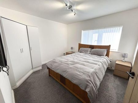 3 bedroom semi-detached house to rent - Photo 3