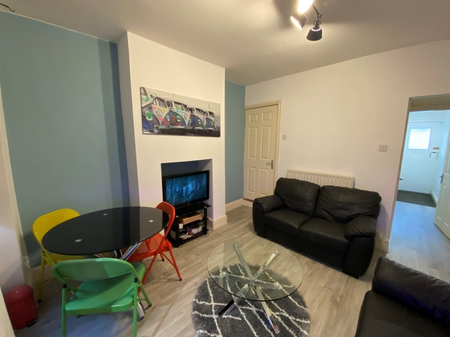 204a Hubert Road - Photo 2