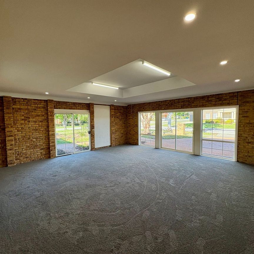 SUIT WORK FROM HOME OFFICE OR SMALL BUSINESS (STCA) on double block - Photo 1