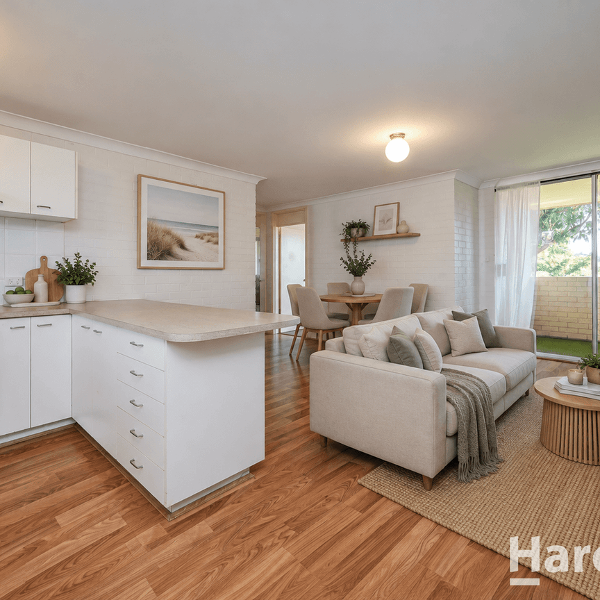 TOP-FLOOR APARTMENT IN A FANTASTIC CHURCHLANDS LOCATION - Photo 1