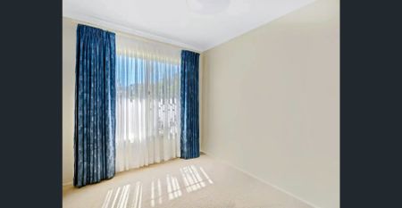 Comfort & Convenience – 5 mins walk to Heathcote station, shops and school - Photo 5