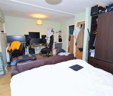 Greenheys Place, Woking, Surrey, GU22 - Photo 4