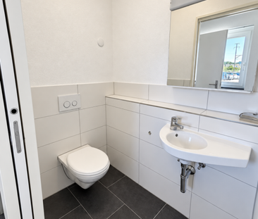 Moderne 3.5-Zimmer-Wohnung mit Sitzplatz - Photo 2